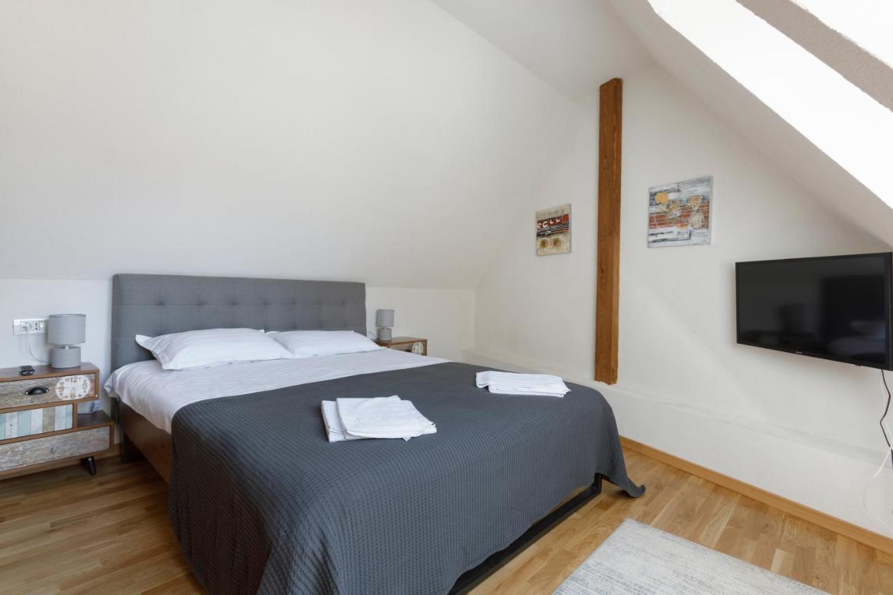 Apartment Aki Gray *