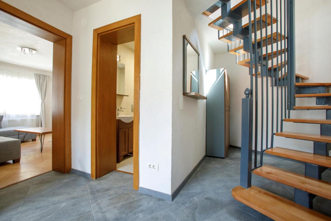Apartment Aki Gray Brasov
