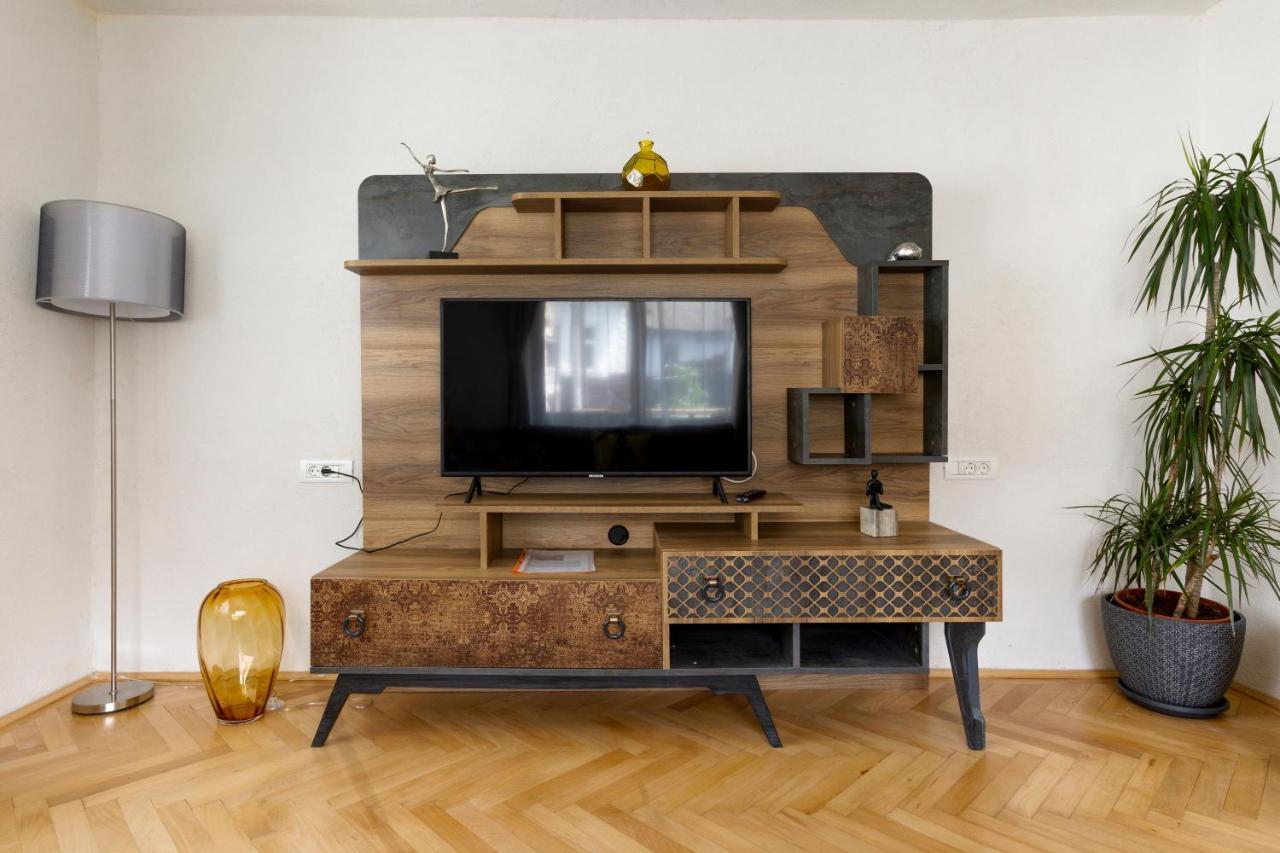 Apartment Aki Gray Brasov